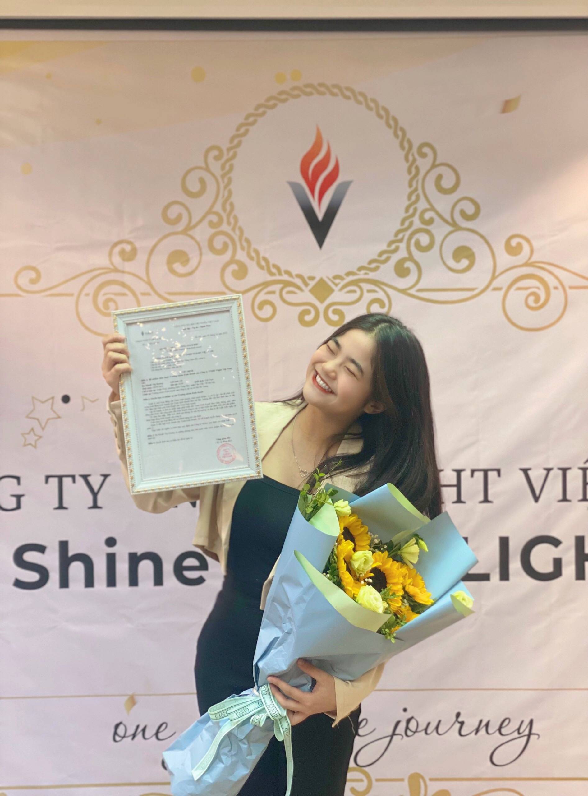 Quán quân MC ON THE MIC: Thủ khoa chuyên Văn, bước đệm trở thành MC chuyên nghiệp