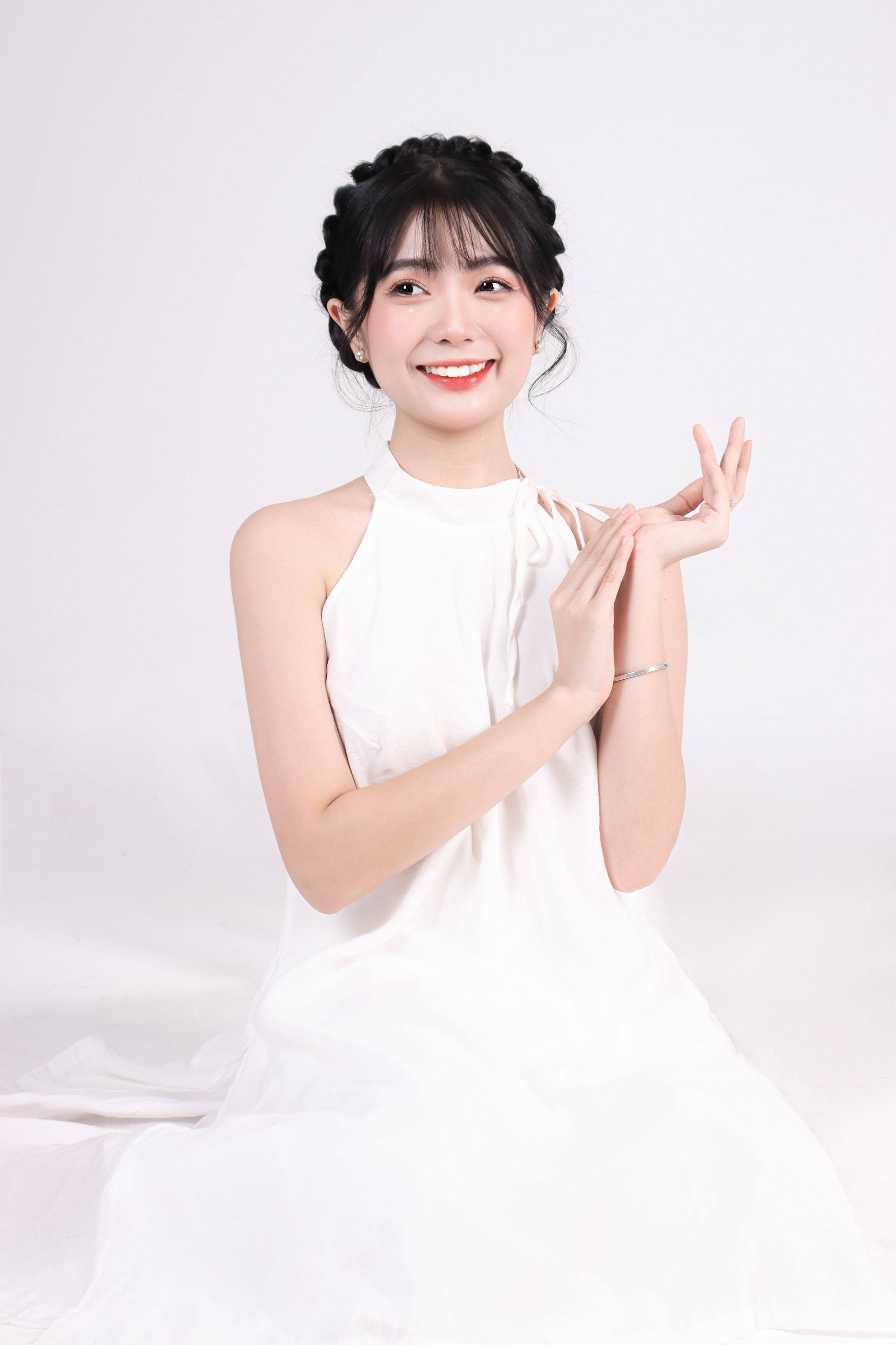 Nguyễn Ngọc Bảo Trinh: Á khôi 2 Đại học Văn Lang với nhan sắc “nàng thơ” trong trẻo, ấn tượng