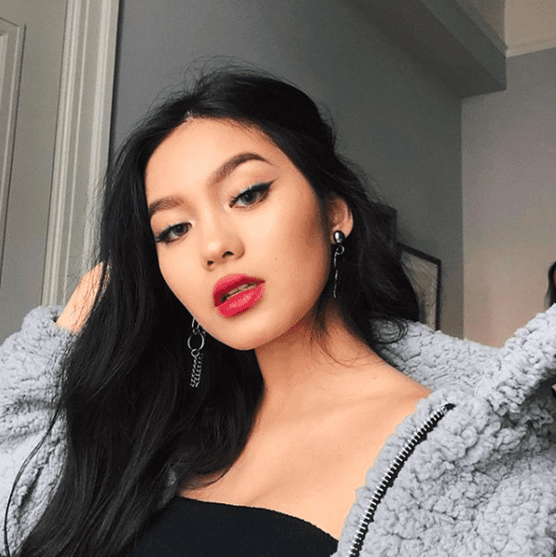 Sinh năm 1999 nhưng nàng beauty blogger gốc Việt này đã khiến bao người mê mẩn bởi vẻ đẹp Á Đông pha chút Tây