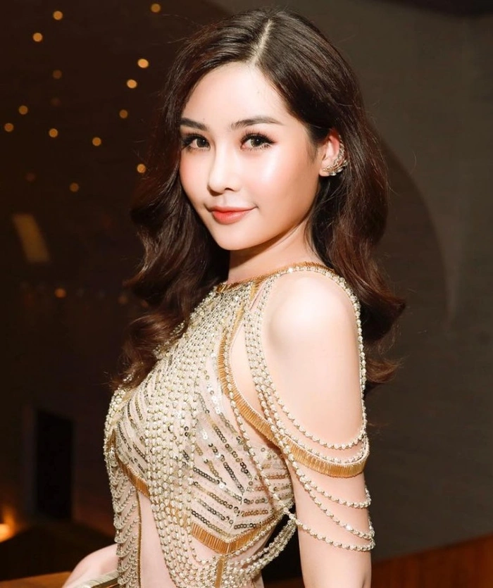 Chồng sắp cưới của Lê Âu Ngân Anh sở hữu profile 'khủng'?