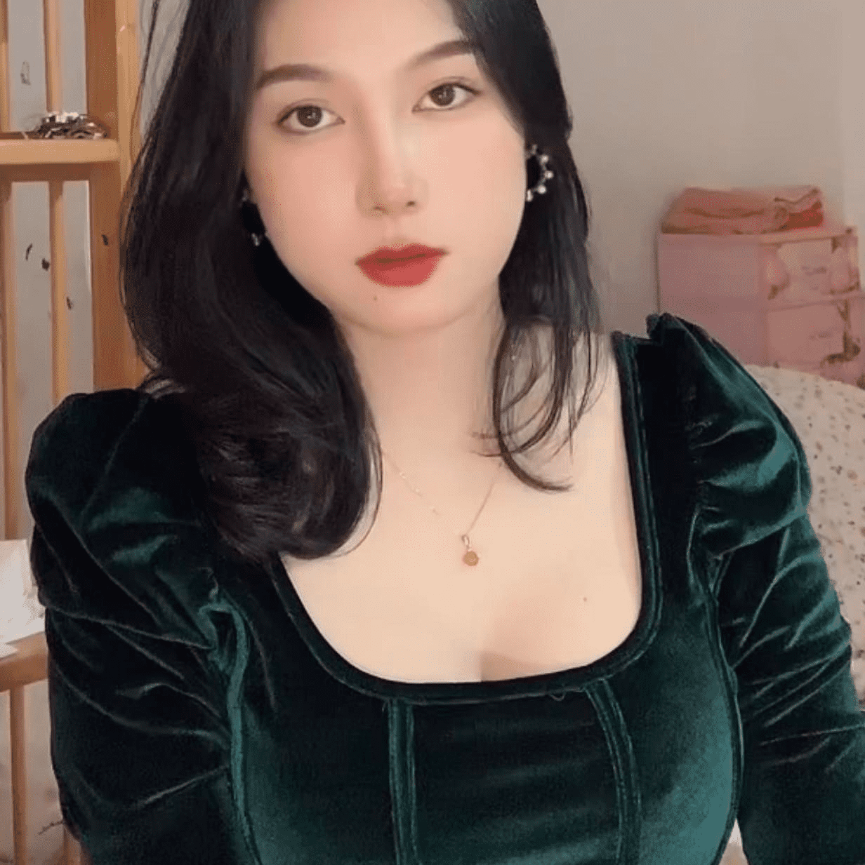 Nổi đình đám MXH TikTok với hình ảnh người mẹ 5 con xinh đẹp, cuộc sống của Đinh Giang hiện tại thay đổi hoàn toàn
