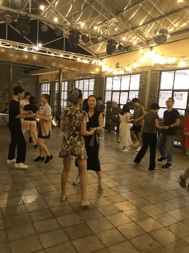 Đu đưa cùng điệu nhảy bất quy tắc