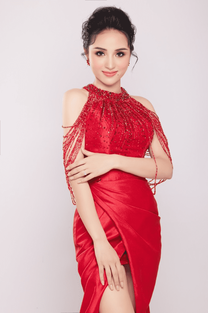 Thí sinh Hoa hậu Doanh nhân được ví "bản sao Hương Giang"