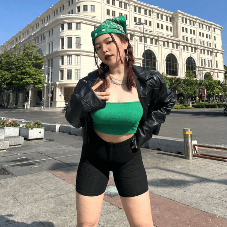 NỮ DANCER XINH ĐẸP MANG TÍNH CÁCH NỔI LOẠN, CHIẾM TRỌN SPOTLIGHT