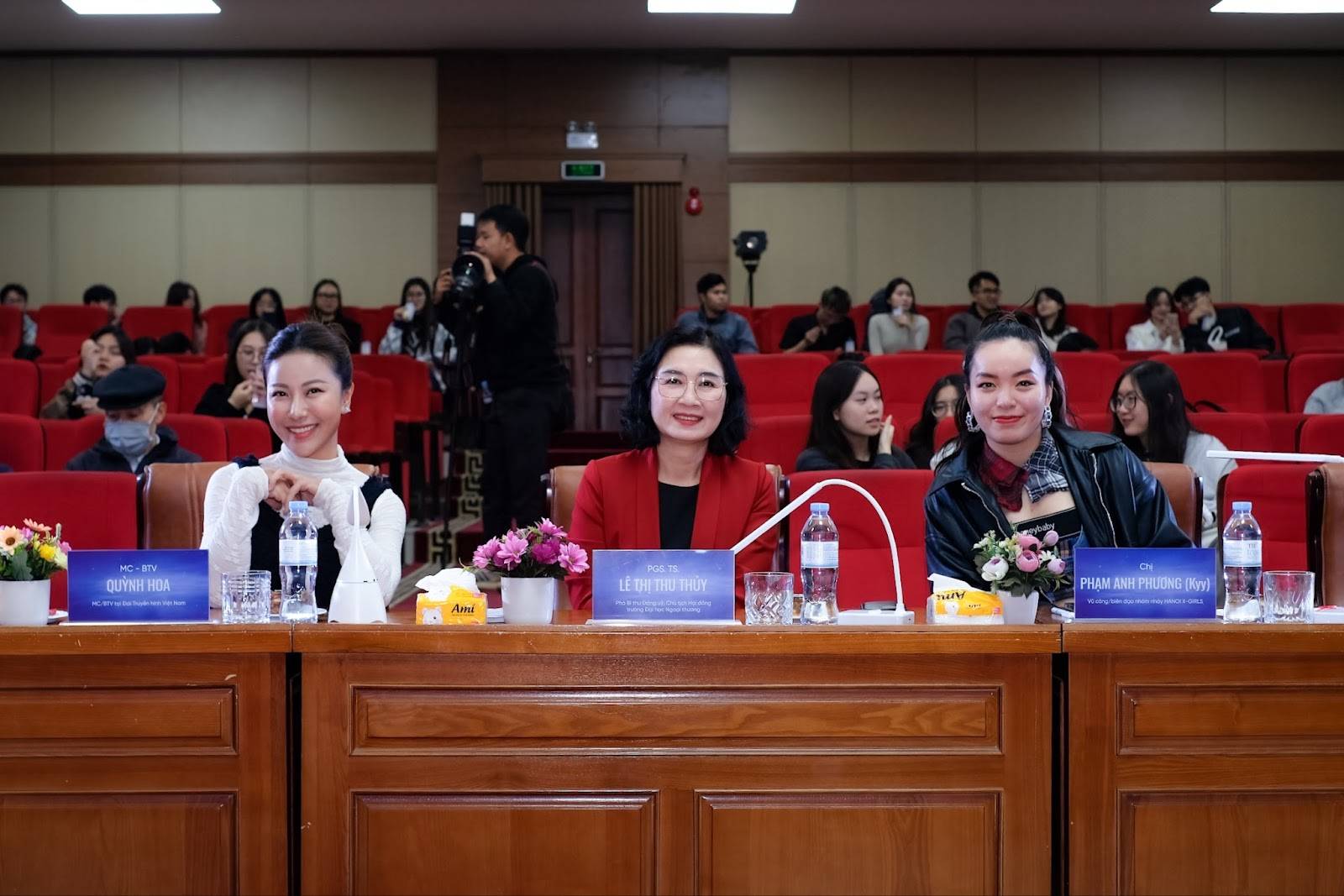 Mãn nhãn với những màn trình diễn ấn tượng tại Hoa khôi tài năng duyên dáng Ngoại thương 2023
