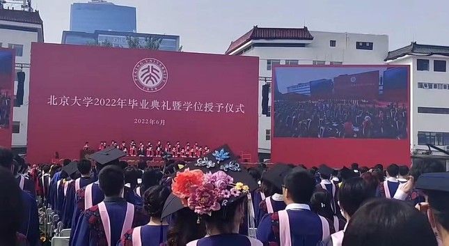 Dân mạng Trung Quốc tranh cãi vì câu 'muốn làm người tầm thường'
