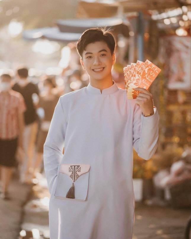 Quốc Việt: Chàng mẫu ảnh Genz được nhiều nhãn hàng chú ý nhờ sở hữu vẻ ngoài điển trai, thư sinh