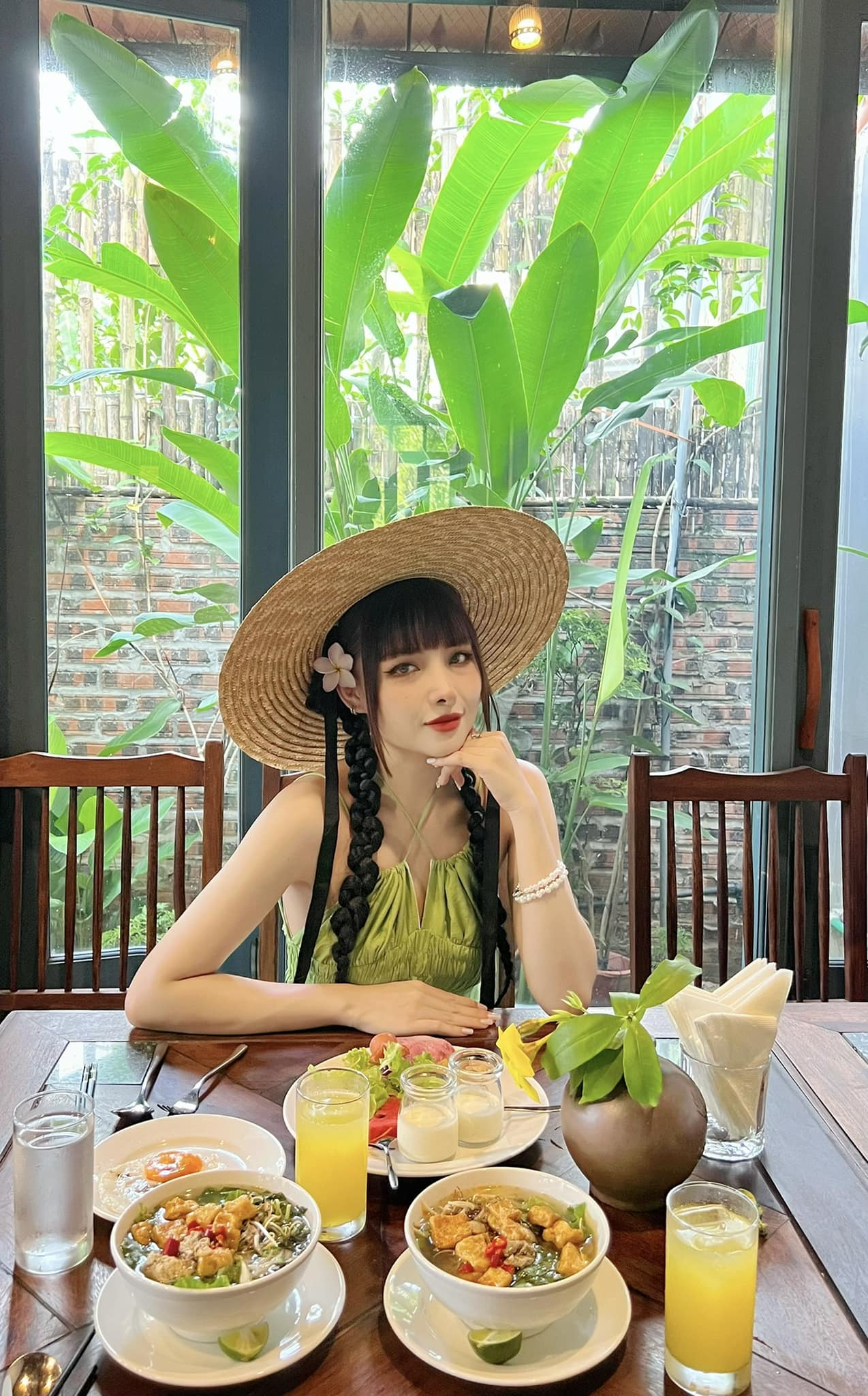 Nguyễn Đặng Việt Trinh: Nàng KOL 9X xinh đẹp và tài năng