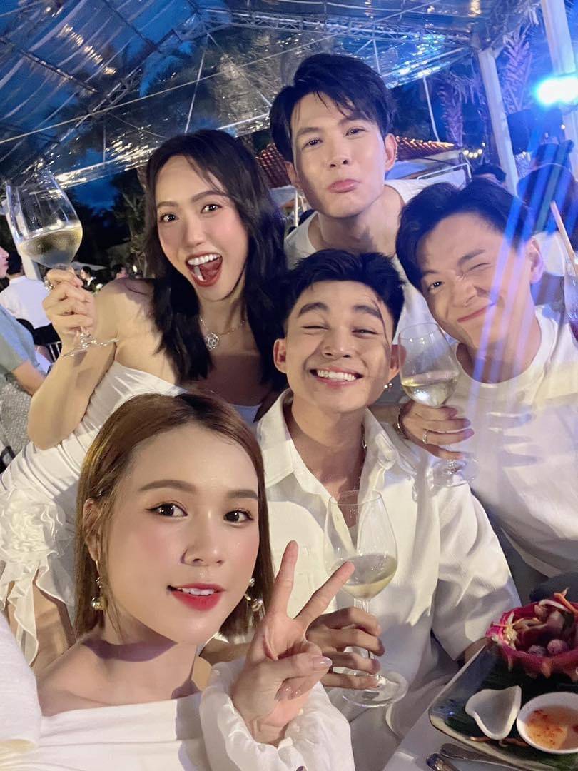 Tiệc độc thân Diệu Nhi- Anh Tú: cô dâu diện trang phục cắt xẻ, dàn khách mời sao Việt hội tụ