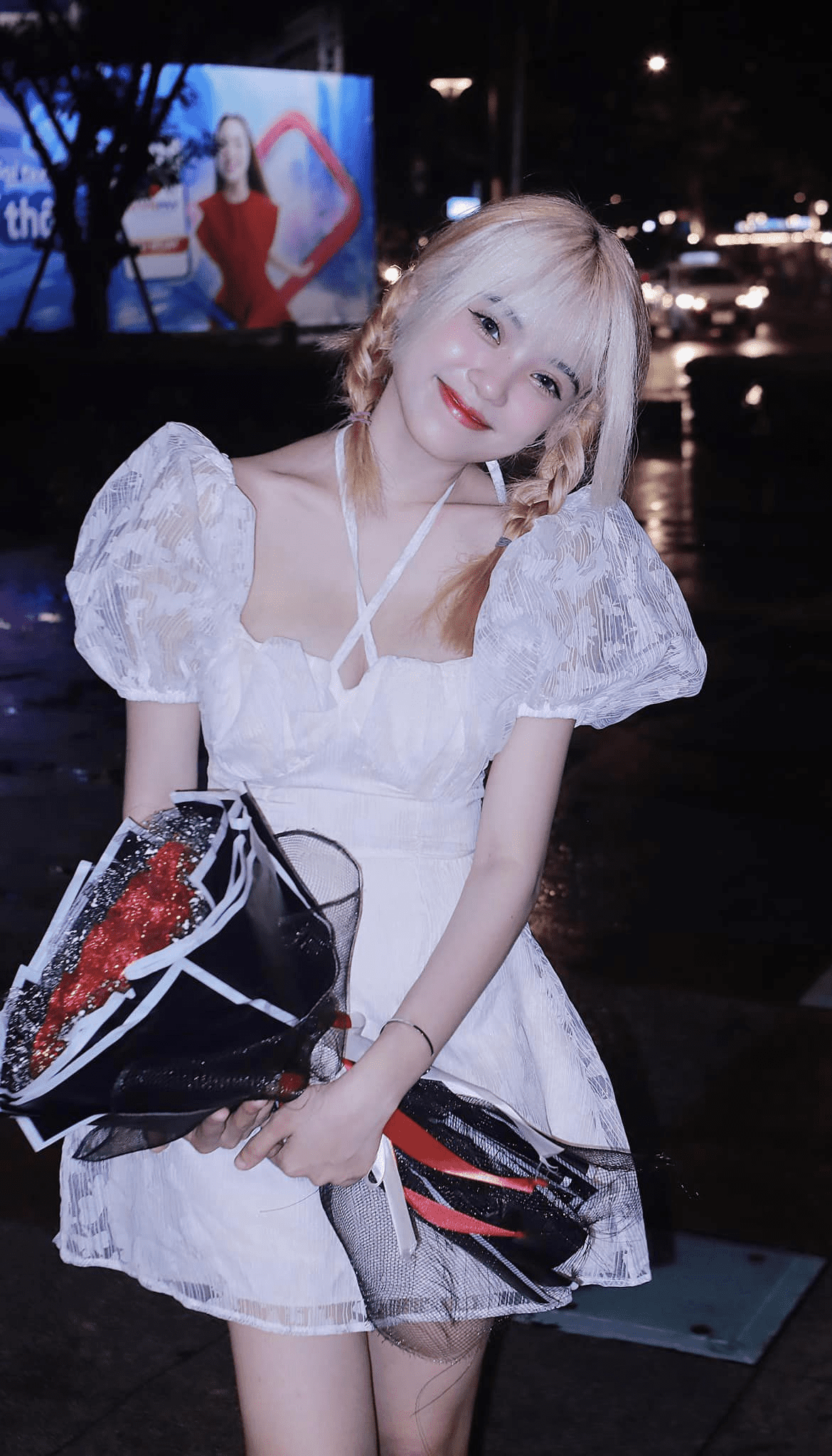 Hot girl Quảng Ngãi gây sốt cộng động mạng bởi vẻ đẹp tinh khôi, thuần khiết