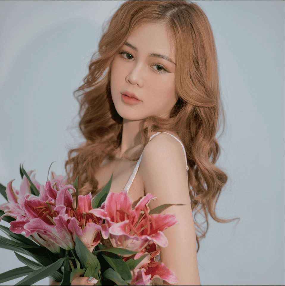 Say đắm trước nhan sắc “ngắm là mê” của cô giáo dạy nhảy GenZ