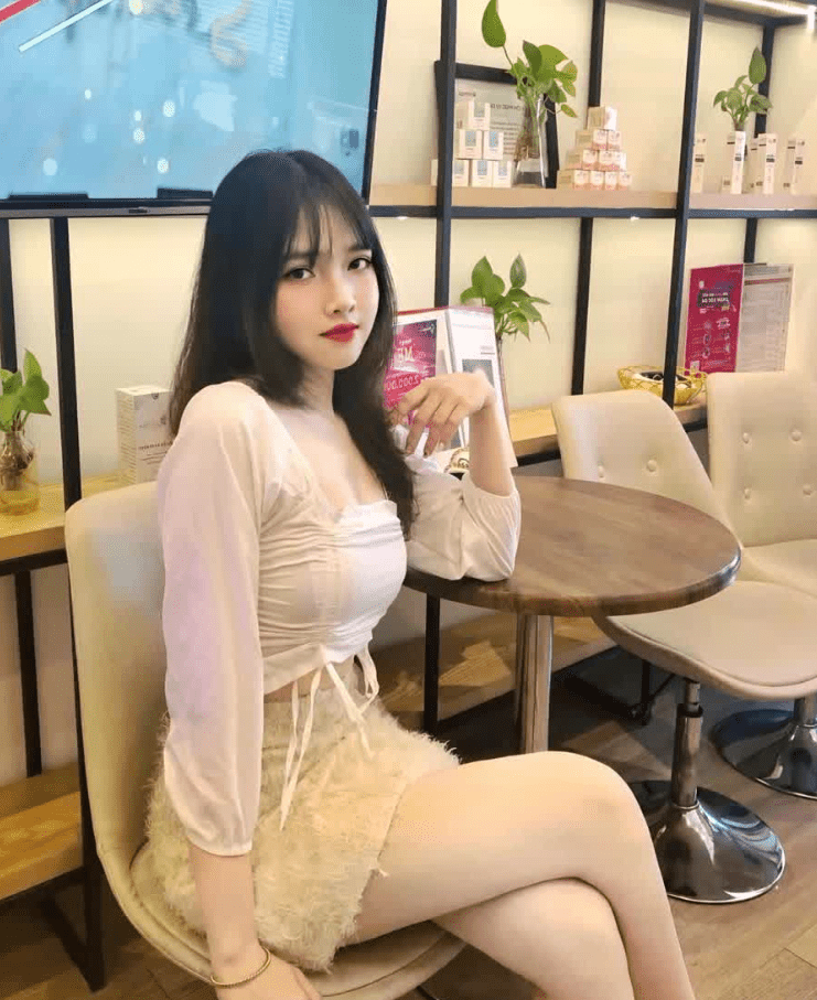 Mỹ nhân ngành Dược "hút mắt" với những bức hình nóng bỏng