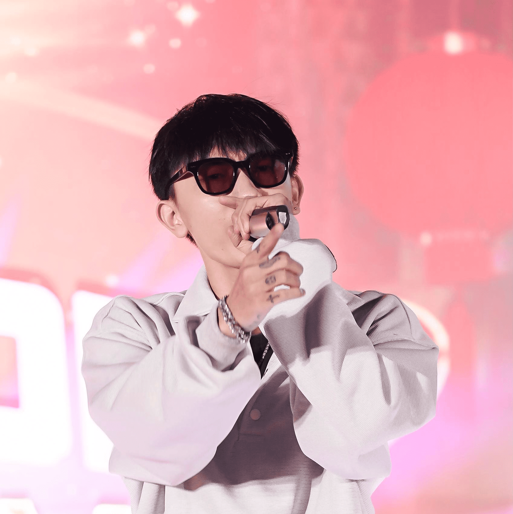MC Wiz 'thiêu đốt' sân khấu King Of Rap với bài thi 'siêu xịn', giành dây chuyền quyền năng đầy thuyết phục