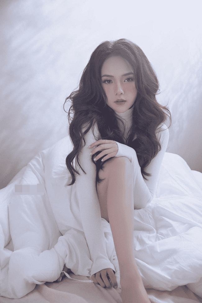 Dừng chân uống nước ở quảng trường Vinh, cô gái bỗng chốc nổi như cồn vì quá xinh đẹp