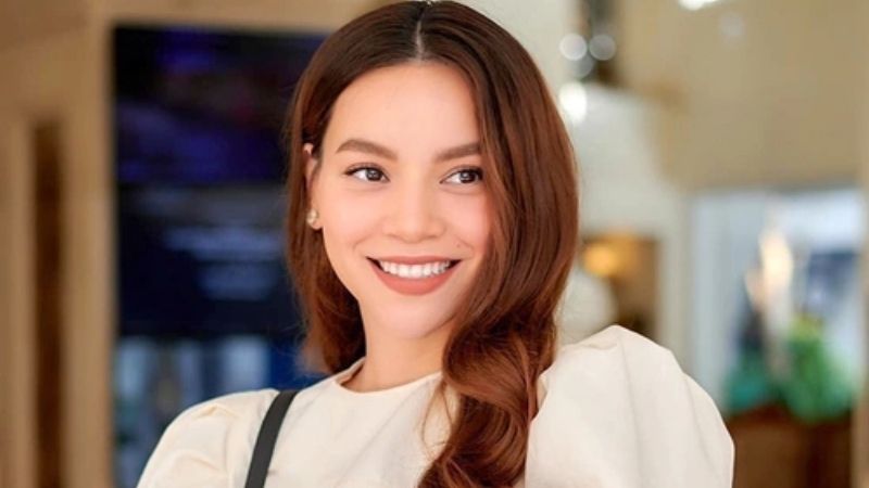 Hồ Ngọc Hà biểu diễn năng nổ trên sân khấu với vũ đạo điêu luyện