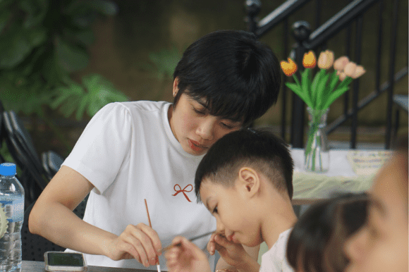 Tiểu sử Đình Tú - diễn viên "có duyên với lái máy bay"