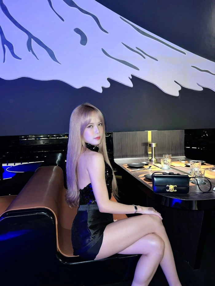 Thiều Bảo Trâm tiếp tục diện bikini khoe body 'cực chiến', xuất hiện vết thương gây chú ý