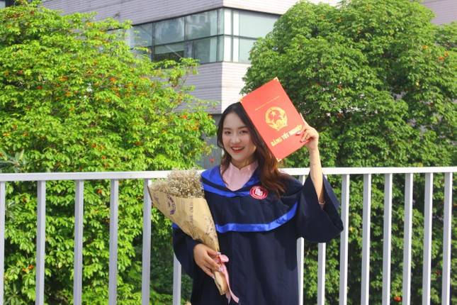 Nữ sinh Đại học Ngoại Thương và chặng đường chinh phục học bổng toàn phần bậc Cao học
