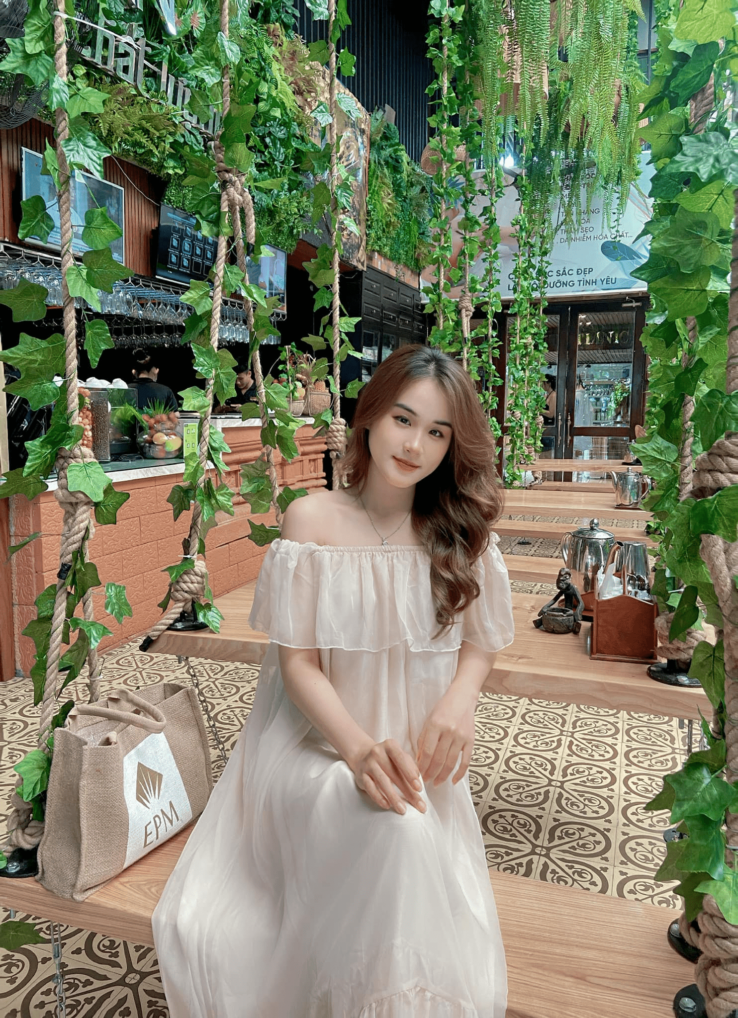 Người mẫu ảnh 10X xinh  xắn đẹp, đắt show tại Đà Nẵng