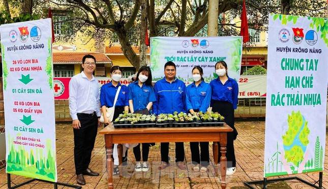 Tuổi trẻ vùng sâu lan tỏa mô hình đổi rác nhận cây xanh