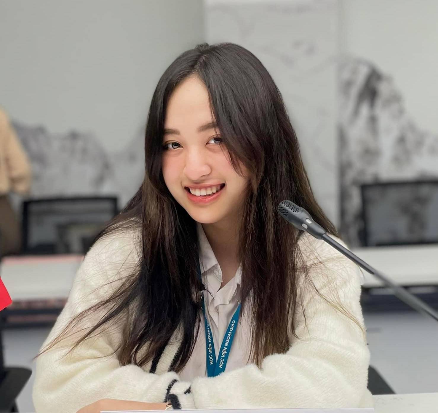 Nữ sinh đại diện thanh niên Việt Nam đối thoại trực tiếp với Tổng Thư ký Liên Hợp Quốc