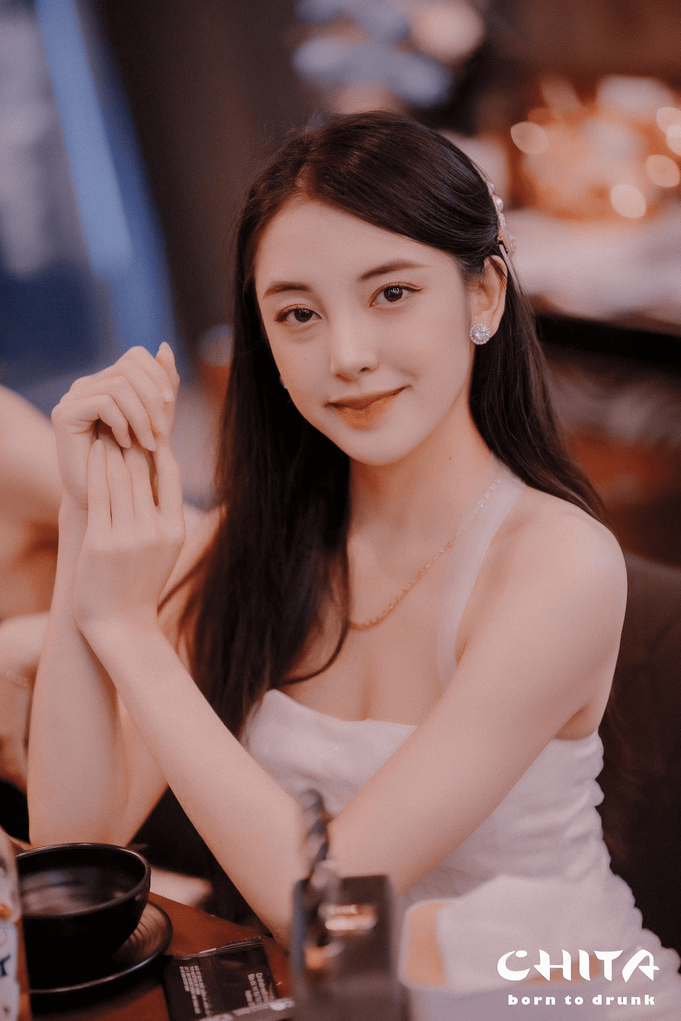 Cận cạnh nhan sắc vạn người mê của nàng KOL Cẩm Ly