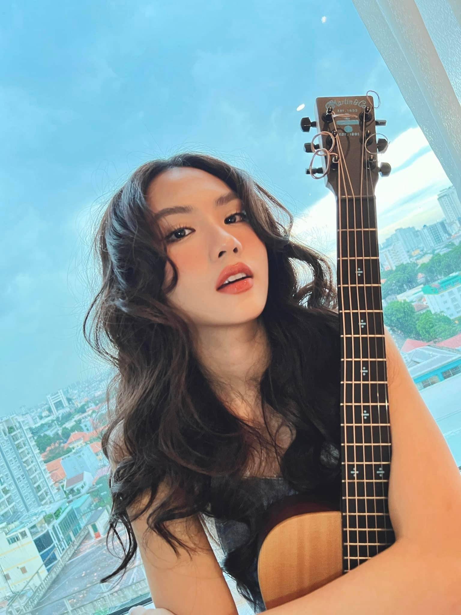 Hoa hậu Mai Phương khoe bộ ảnh đậm chất “cô nàng kẹo ngọt”