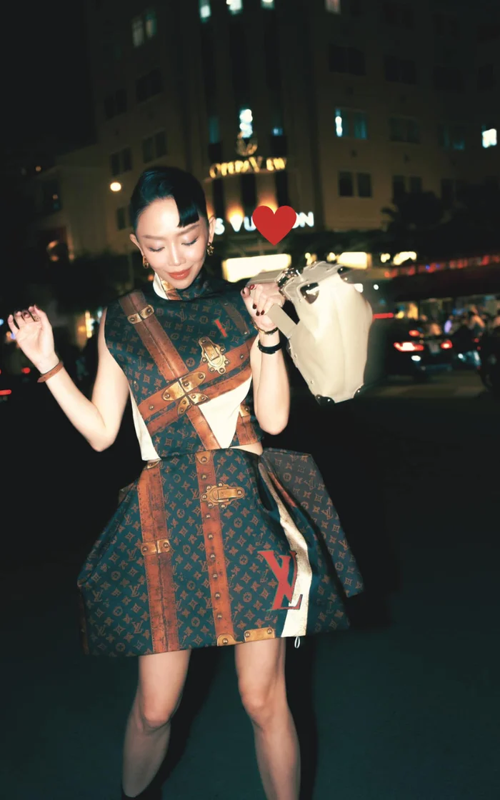 Vóc dáng quyến rũ và thần thái của Bích Phương