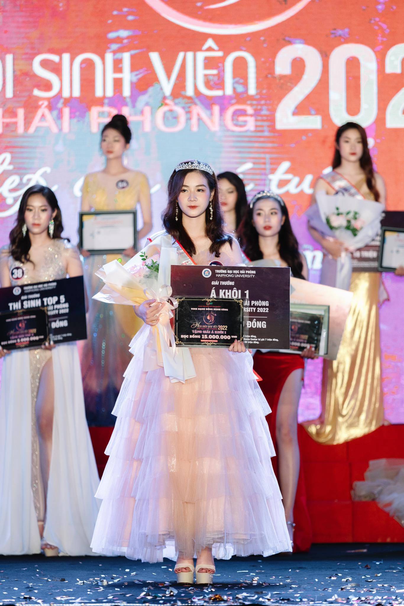 Nguyễn Nguyệt Anh: Từ nữ sinh nhút nhát đến Á khôi Đại học Hải Phòng