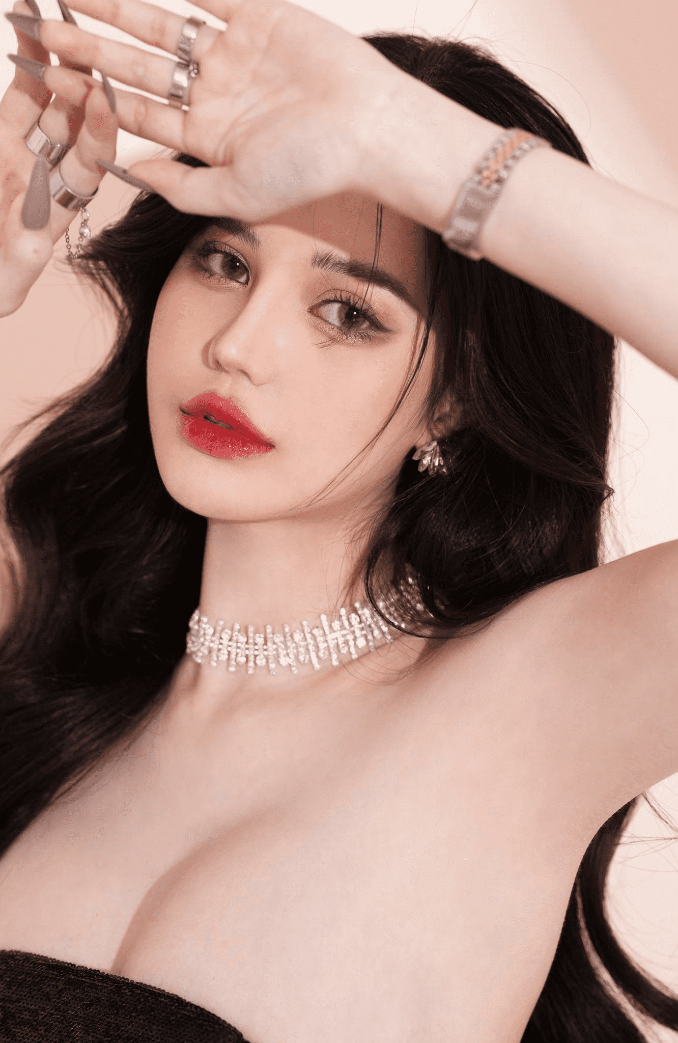 Bỏng mắt với phong cách thời trang sexy của "đệ nhất hotgirl" Sài Thành Nguyễn Phương Trinh