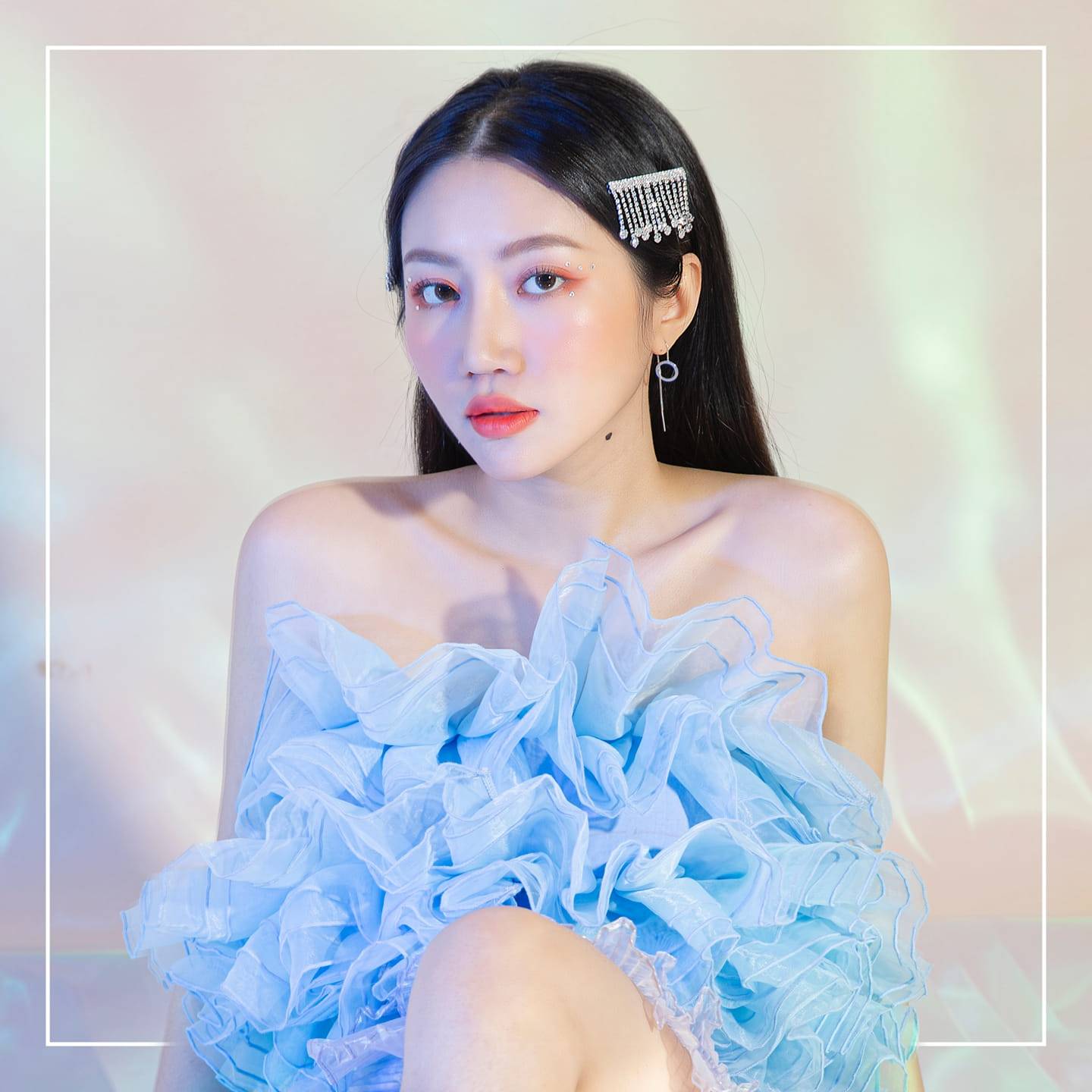 Tiểu sử nữ ca sĩ xinh đẹp Orange