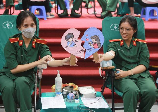 Sôi nổi ngày hội hiến máu của tuổi trẻ Học viện Quân y