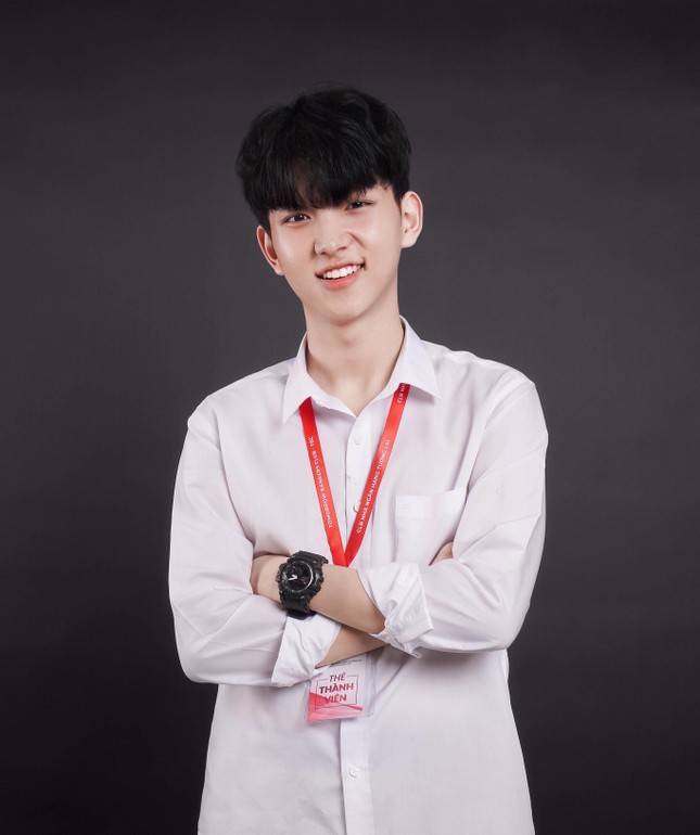 Chàng sinh viên Học viện Ngân hàng sở hữu gương mặt điển trai cùng loạt thành tích ấn tượng
