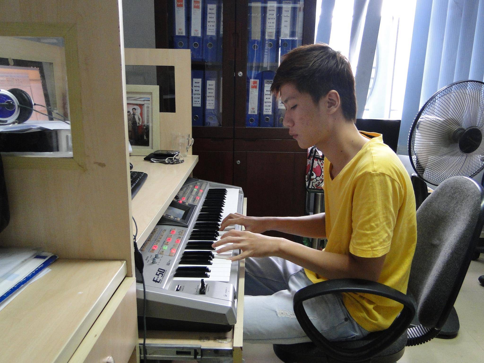 Tiểu sử ca sĩ hát nhà chế Vanh Leg