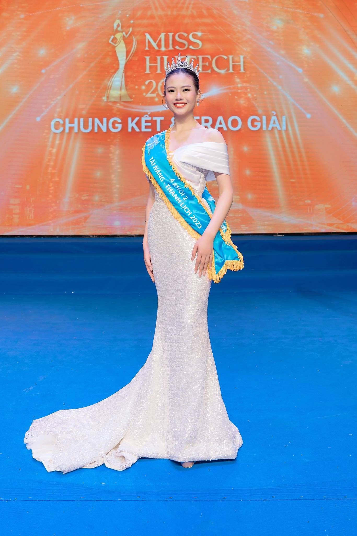 Vũ Bảo Trân: Á khôi 2 Đại học Hutech với khả năng “nuốt mic” trên sân khấu