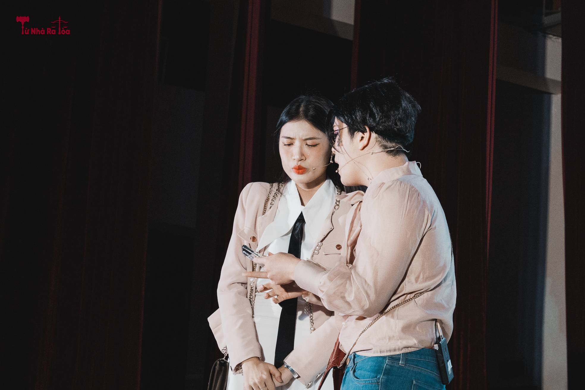 Lắng đọng trước những câu chuyện nhân văn của đêm kịch “Từ nhà ra tòa"