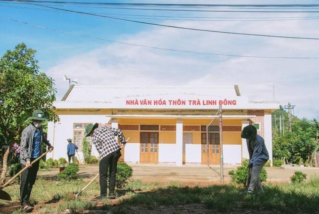 Bóng áo xanh tình nguyện trên khắp nẻo đường miền núi