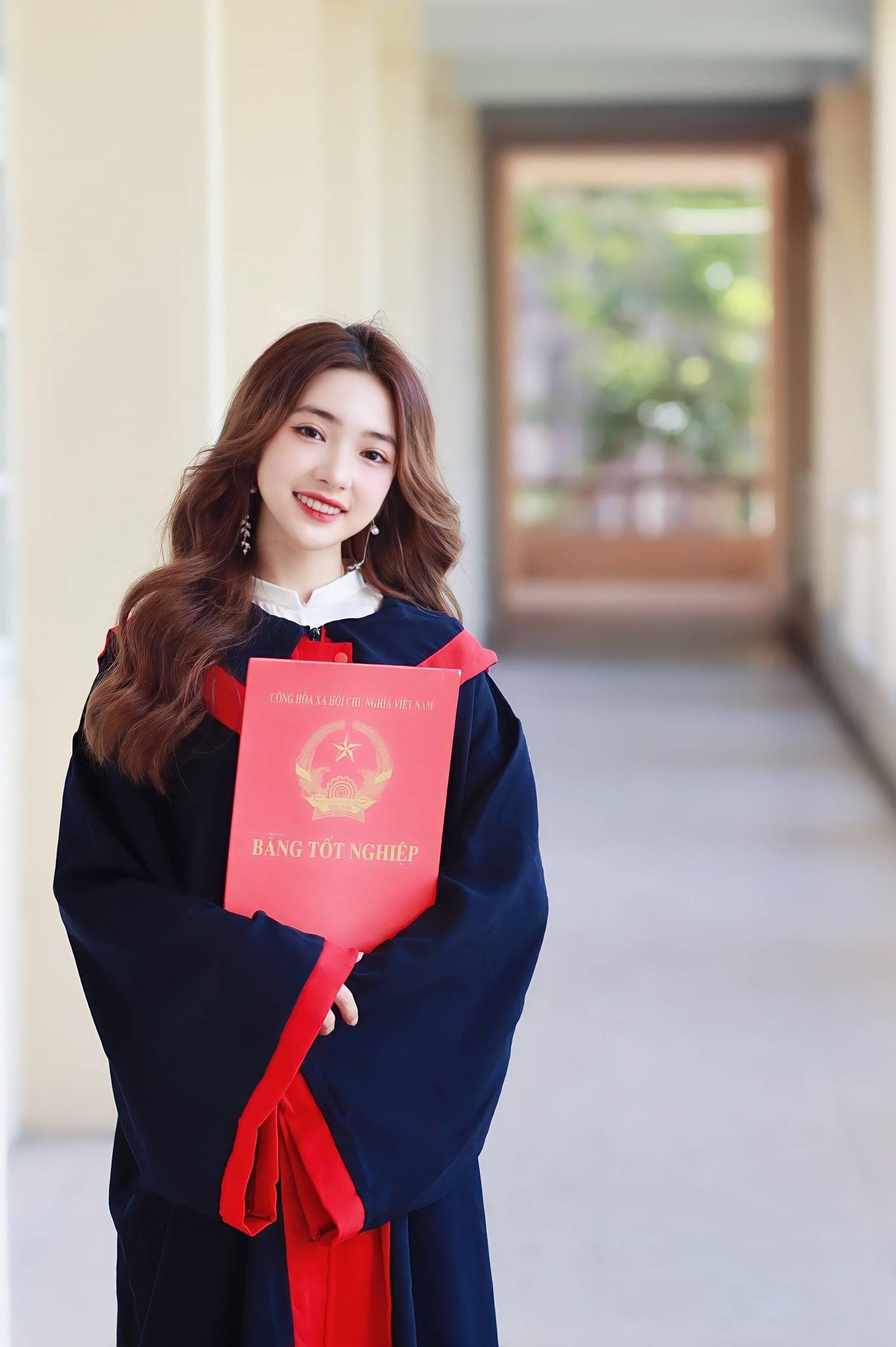 Nguyễn Thị Khánh Linh: Nữ thủ khoa tài sắc vẹn toàn của trường Báo