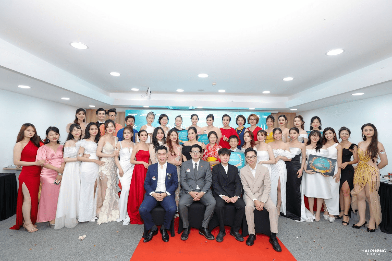 Lễ tốt nghiệp MC Roseway: Ngày hội việc làm thu hút đông đảo nhà tuyển dụng