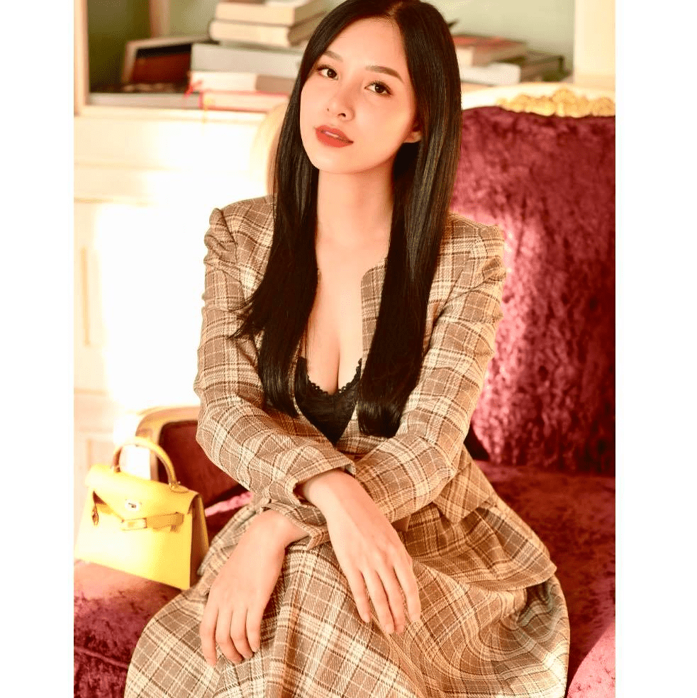 Phạm Kiều Linh: Cô gái trẻ vừa theo đuổi đam mê nghệ thuật, vừa theo đuổi sự nghiệp kinh doanh