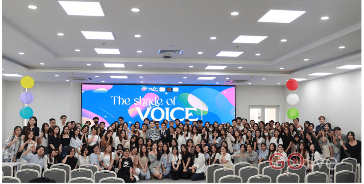MC/BTV Trần Ngọc chia sẻ kinh nghiệm cùng sinh viên Ngoại giao tại workshop “THE SHADE OF VOICE”