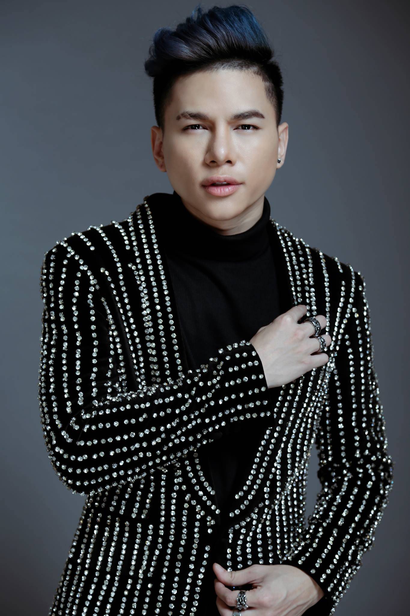 Tiểu sử ca sĩ, nhạc sĩ Hoàng Tôn