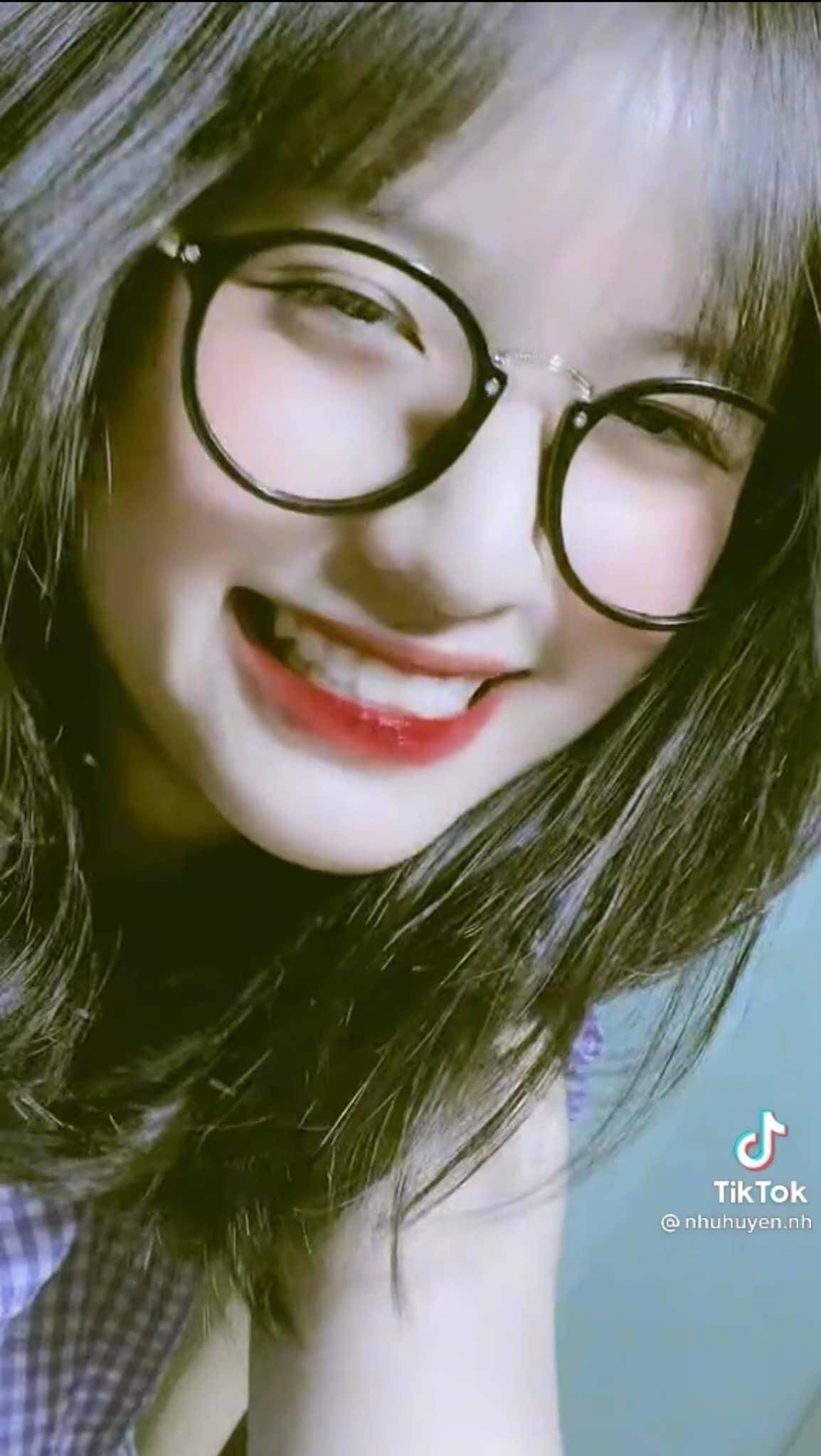 Đốn tim với nụ cười tỏa nắng của Hot Tiktoker Trương Như Huyền