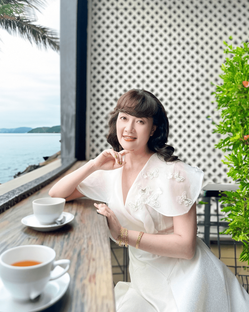 Vân Dung, là một nữ diễn viên kiêm nghệ sĩ hài người Việt Nam.