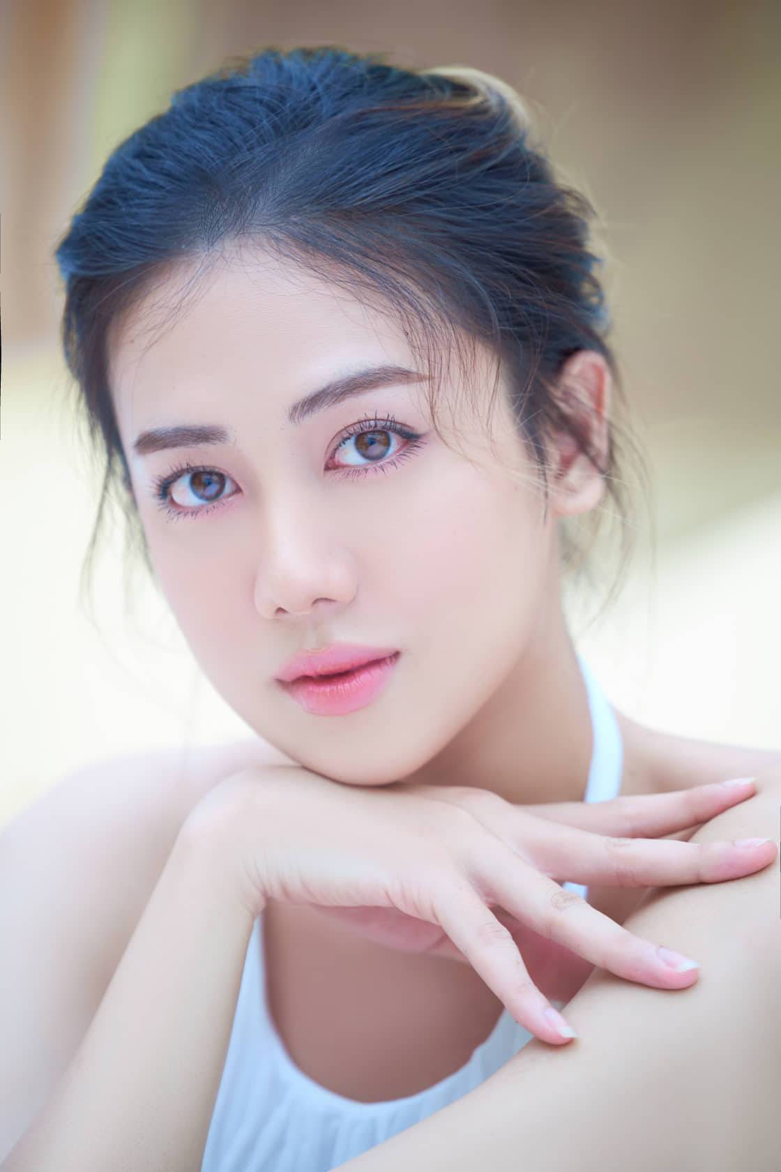 Người đẹp chuyển giới Trương Hiểu Vy: Nhà định hình phong cách viết tiếp ước mơ Hoa hậu của mẹ
