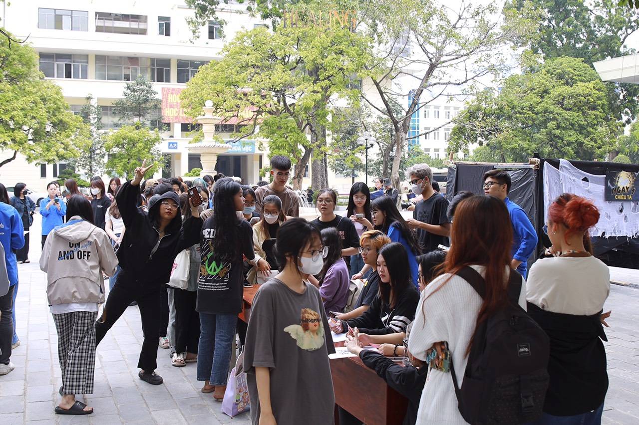 Photo booth “FPS 2023 - Healing Era”: Chào đón tân sinh viên trường Báo đến với “kỷ nguyên chữa lành”
