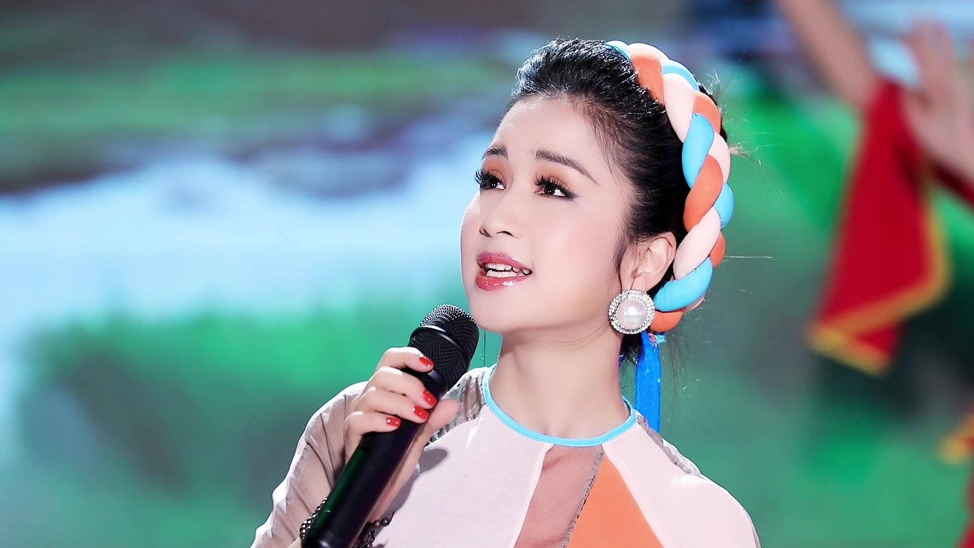 Lê Trần Khánh Vy - Ca sĩ Bolero sở hữu cả “thanh lẫn sắc”