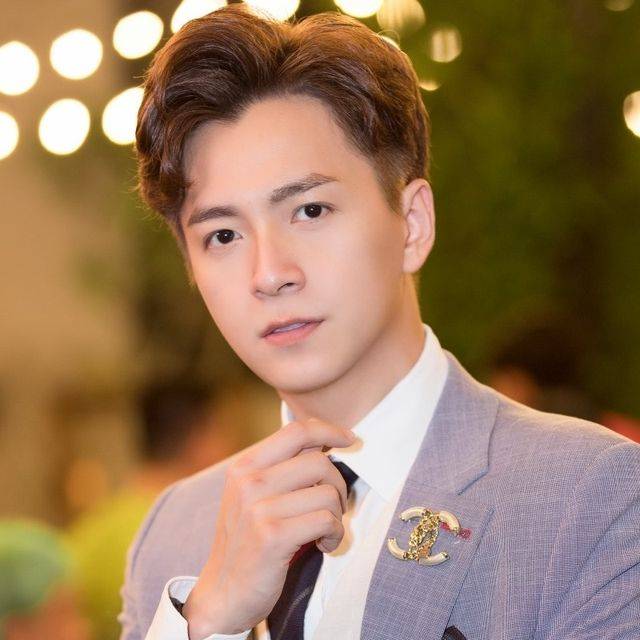 Tiểu sử và sự nghiệp ca sĩ Ngô Kiến Huy