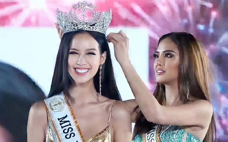 Tạm gác vương miện, Hoa hậu Bảo Ngọc “lấm lem” cứu trợ người dân miền Trung