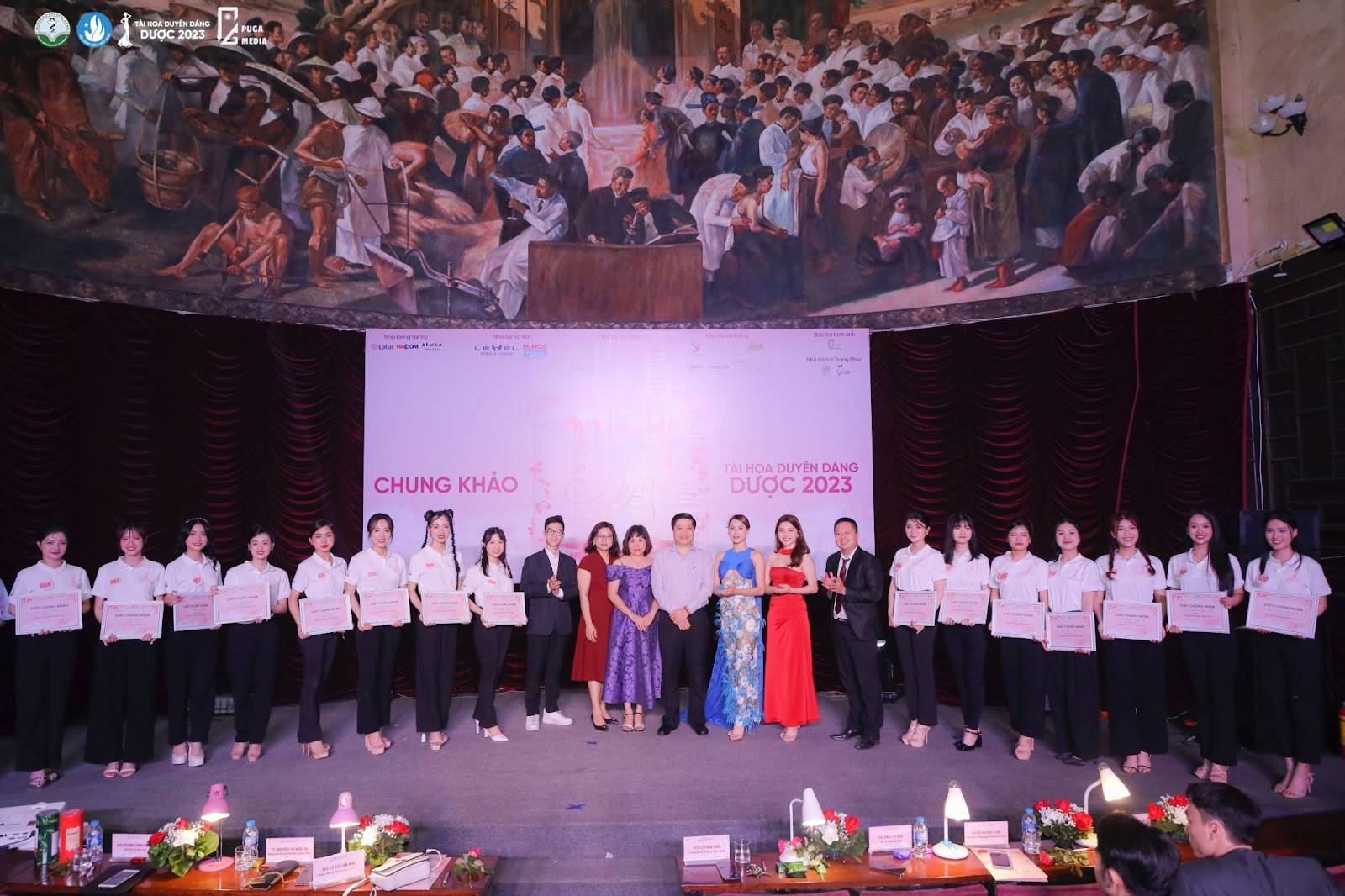 Tài hoa duyên dáng Dược 2023: lộ diện 15 thí sinh xuất sắc nhất bước vào đêm Chung kết